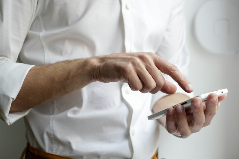 Using a smartphone to stay connected